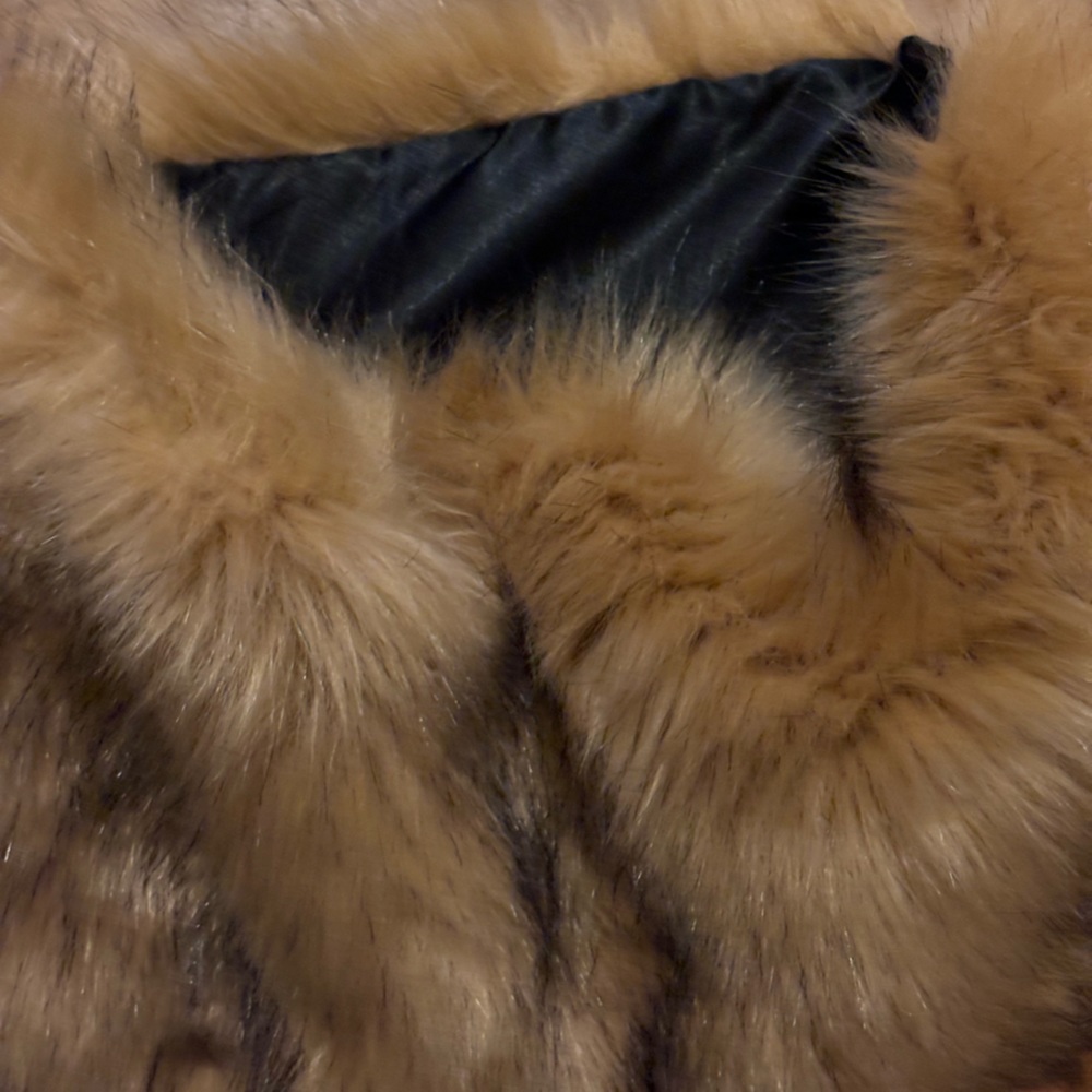 H&M NWOT Faux Fur Shrug - Picture 3 of 3